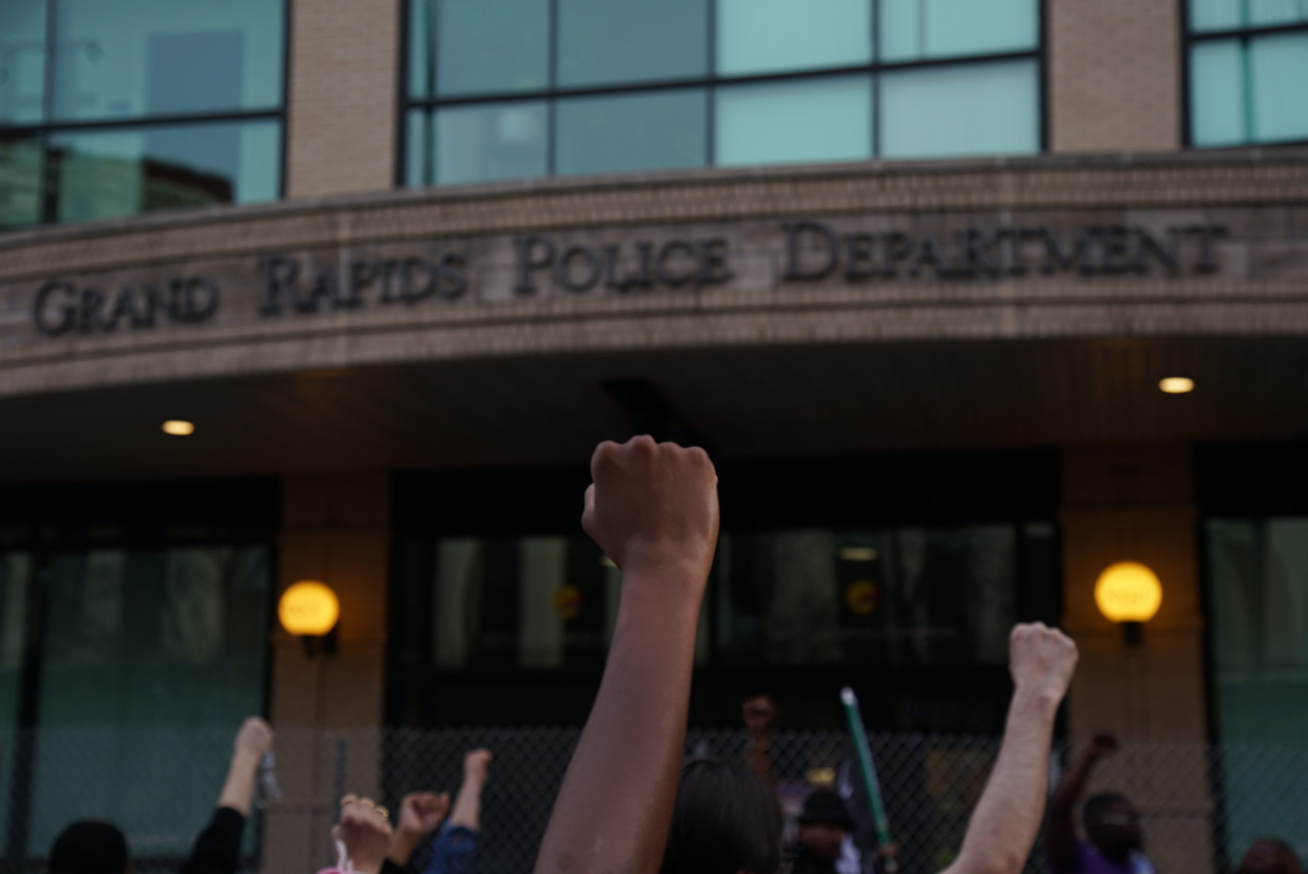 Protestors gather outside of the Grand Rapids, Michigan police station to protest the killing of Patrick Lyoya. (Trone Dowd for VICE News)